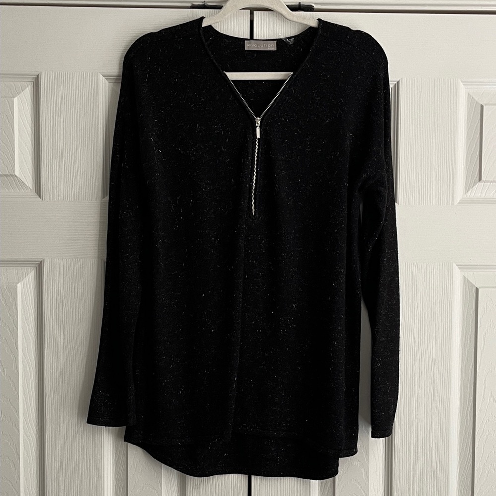Evolution by Cyrus Woman’s Black Silver Zipper V Neck Sweater Size Large